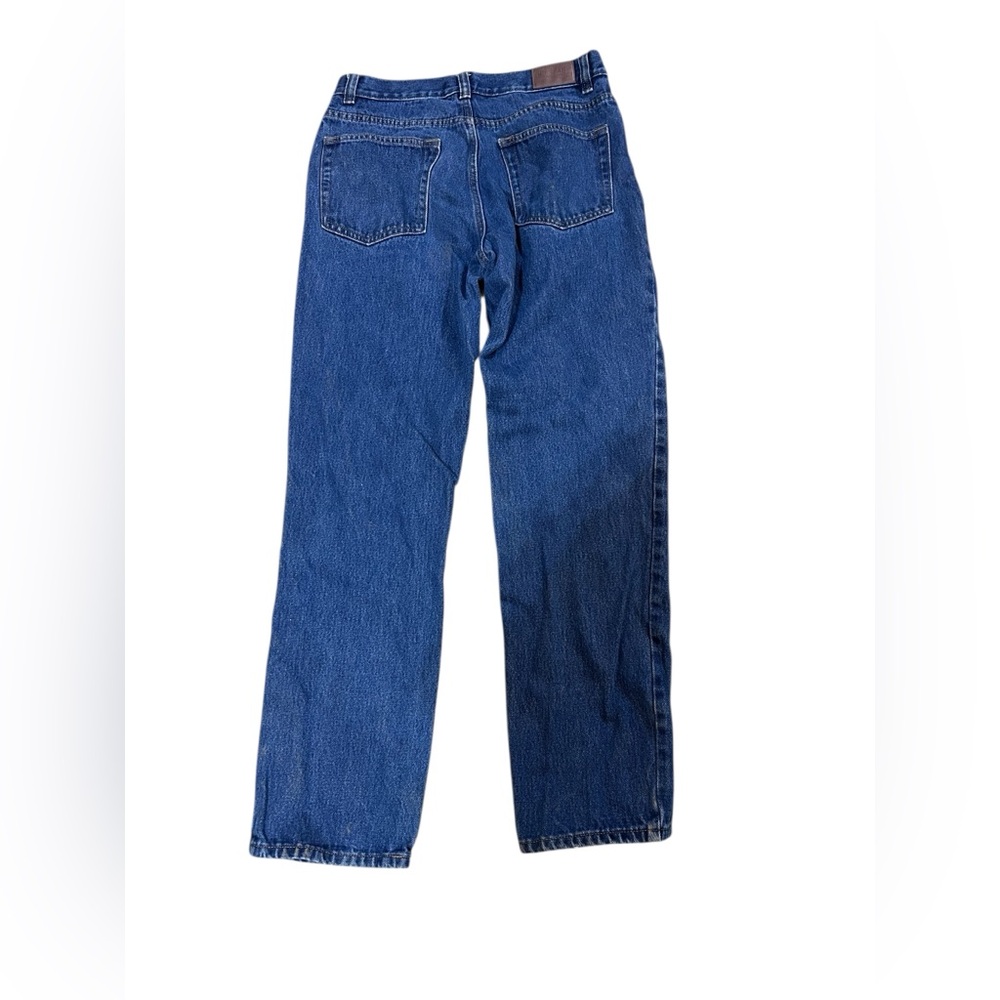 Kirkland Signature Relaxed Fit Blue Jeans 
Stain on knee area men’s 32